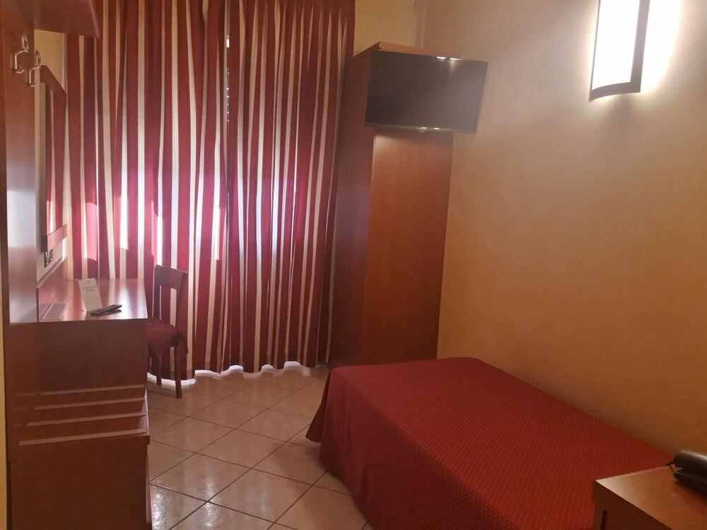 Hotel Ceretto Busca Exterior foto