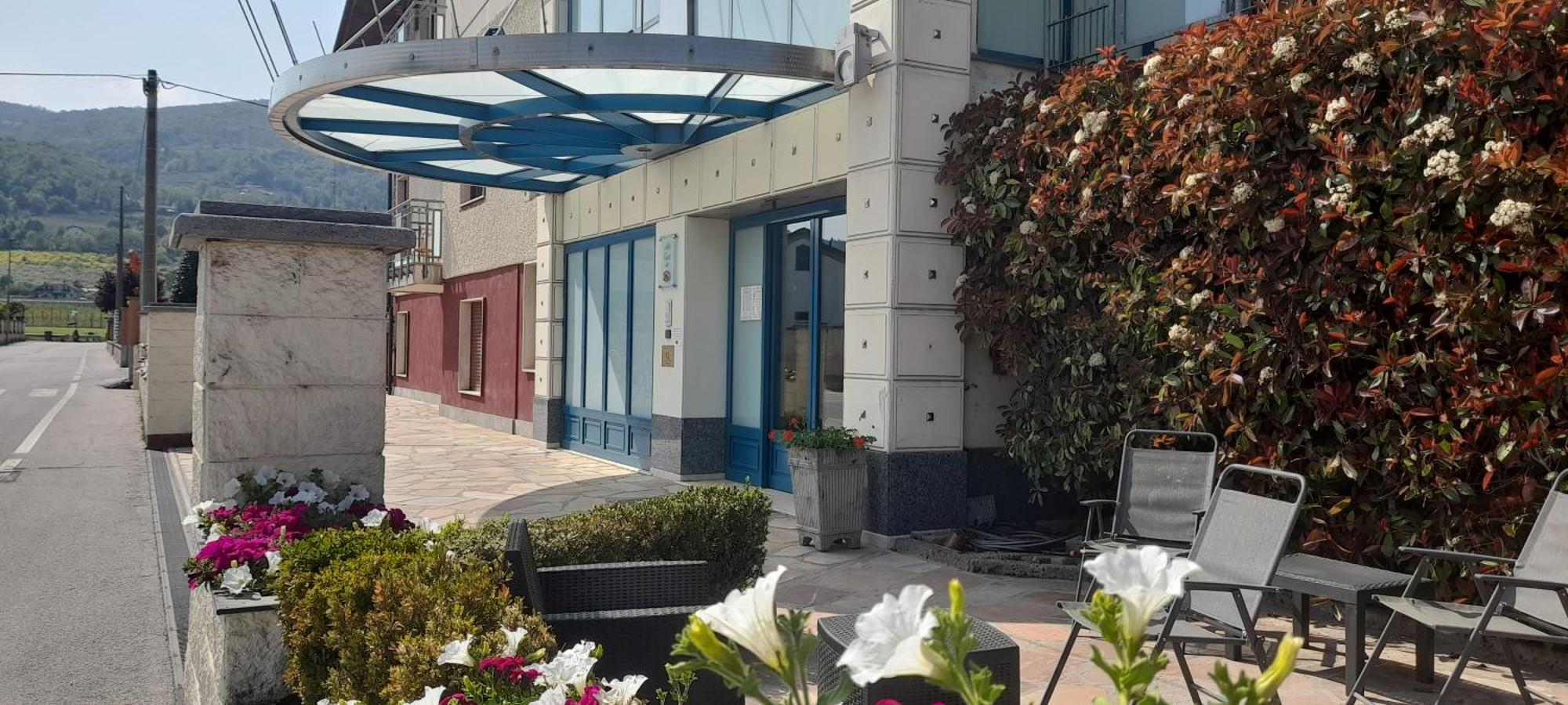 Hotel Ceretto Busca Exterior foto