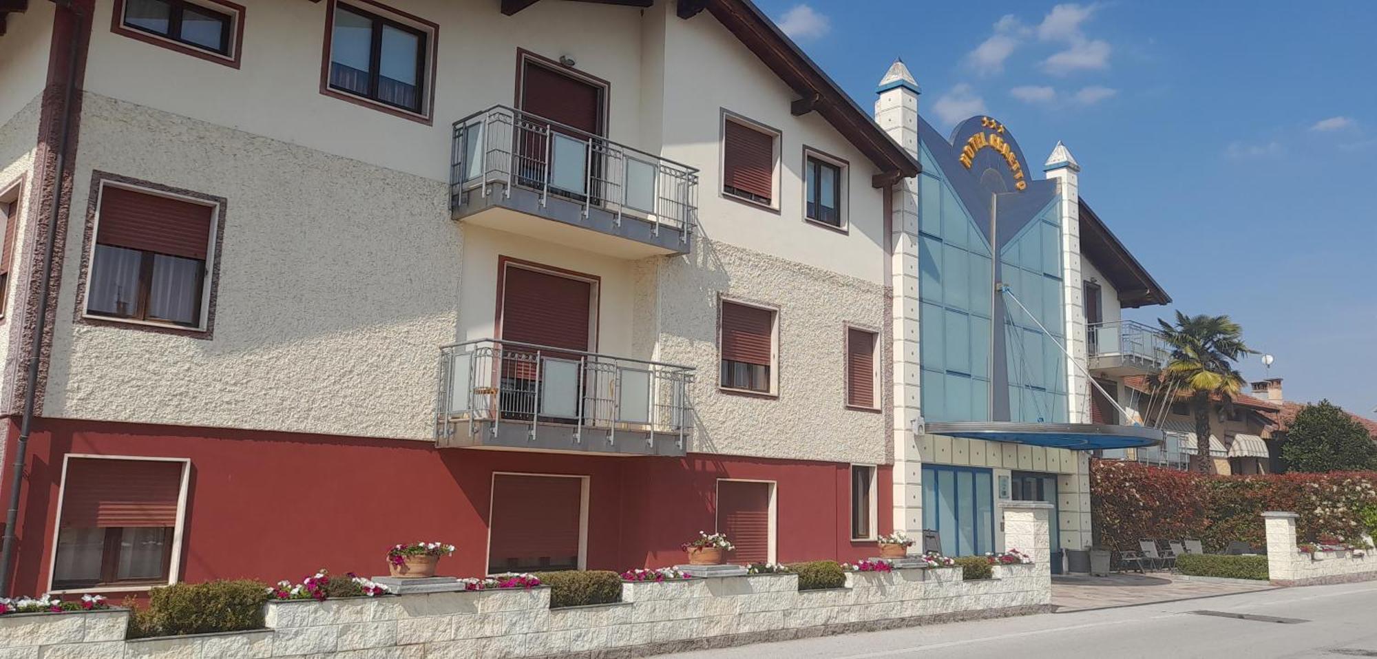 Hotel Ceretto Busca Exterior foto