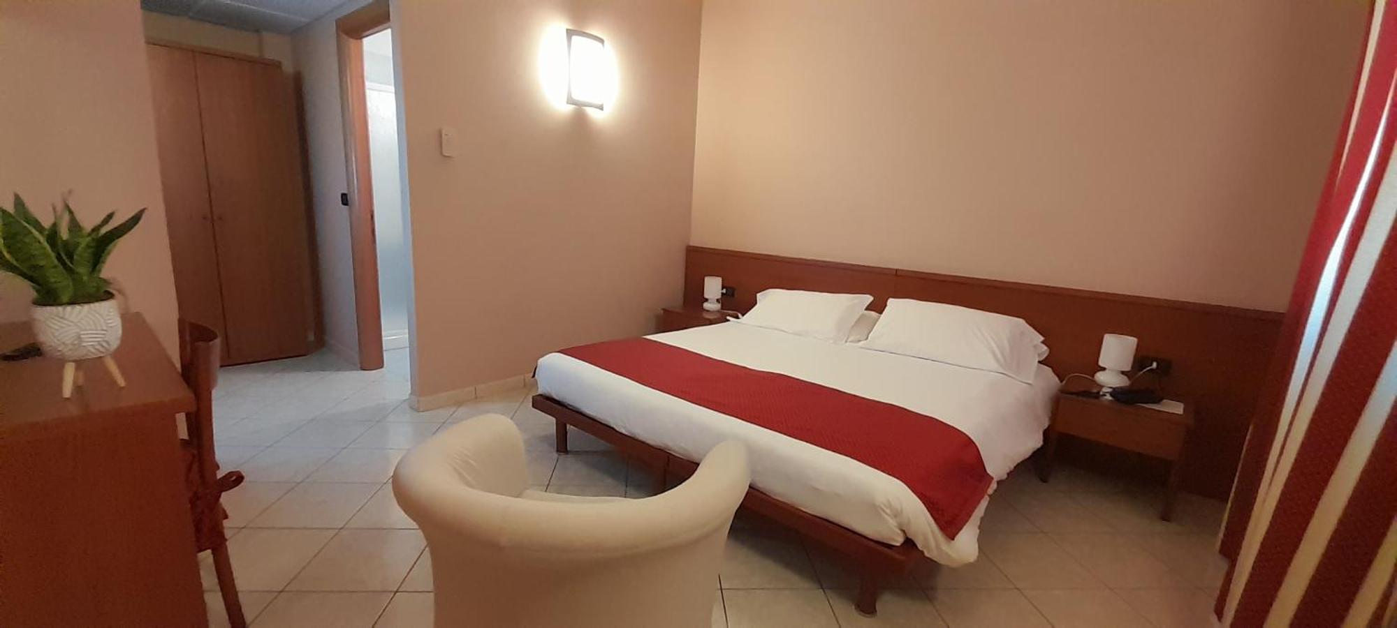 Hotel Ceretto Busca Exterior foto