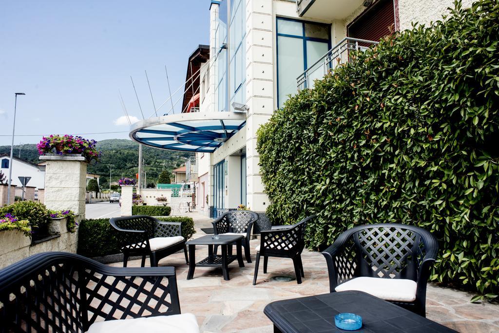 Hotel Ceretto Busca Exterior foto